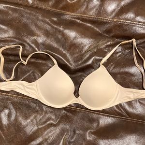 Brand new beige t-shirt bra from Pink. Size 32A